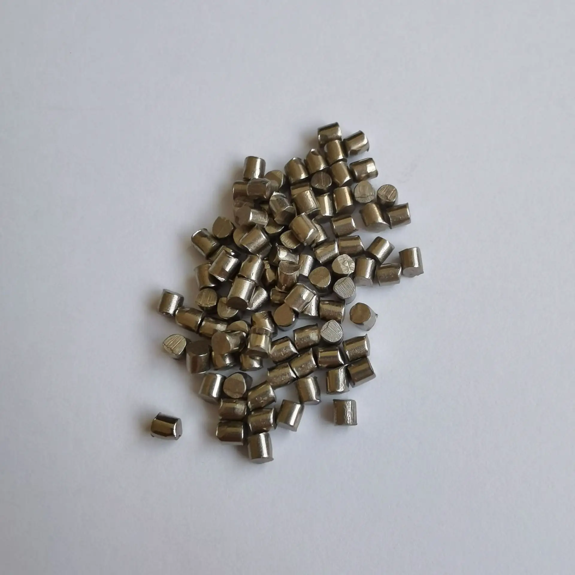Nickel Vanadium Alloy(NiV)granules-VI HALBLEITERMATERIAL GmbH